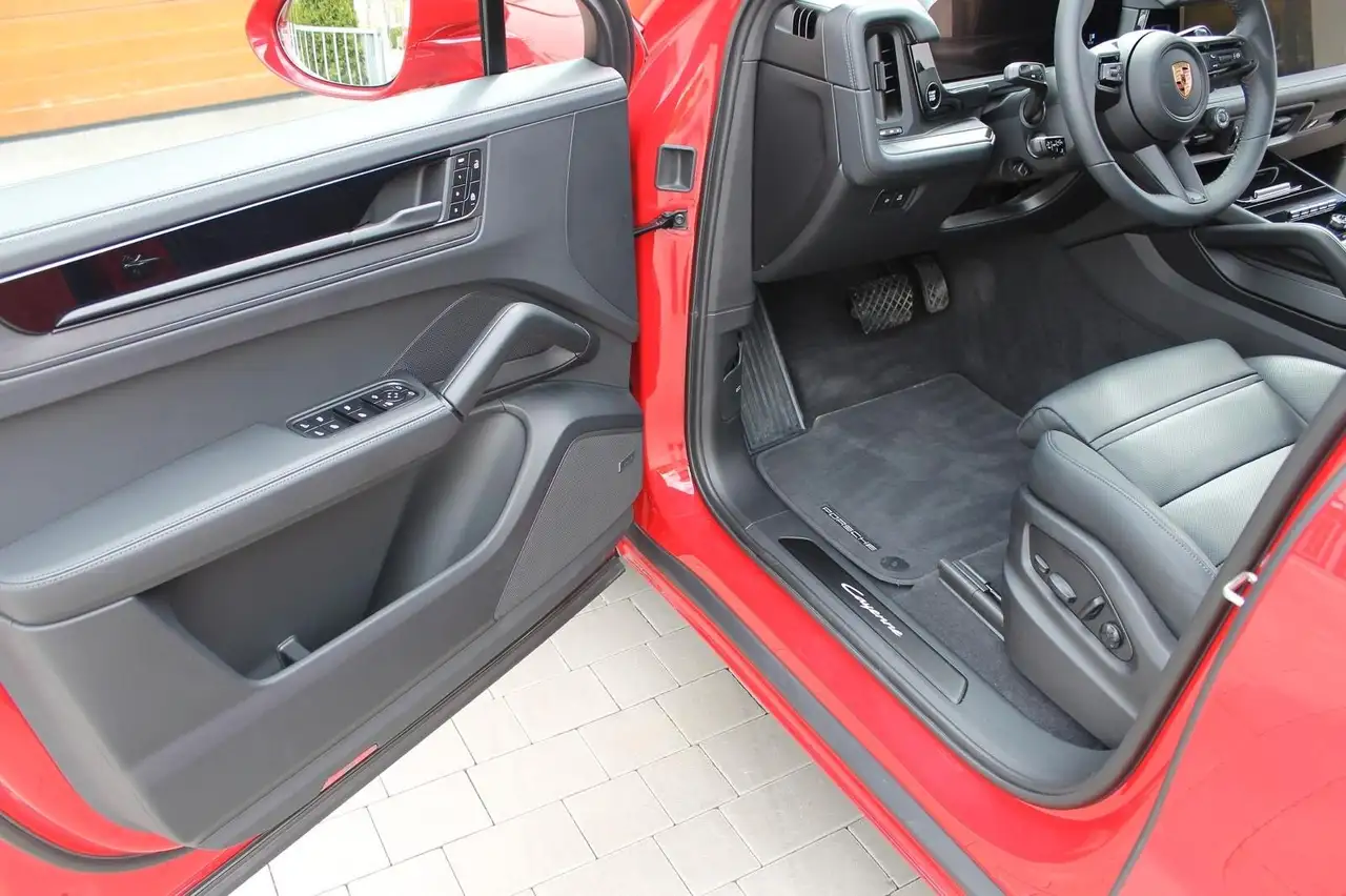 Porsche Cayenne Coupé Black Edition Panorama Chrono ACC 6