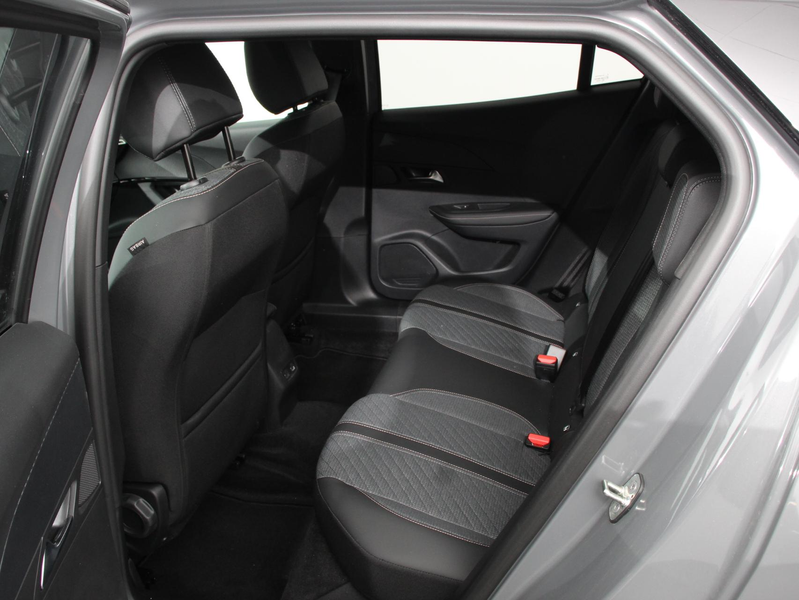 Peugeot e-2008 EV Allure 50 kWh Navigatie Apple Carplay/Android A — photo 13