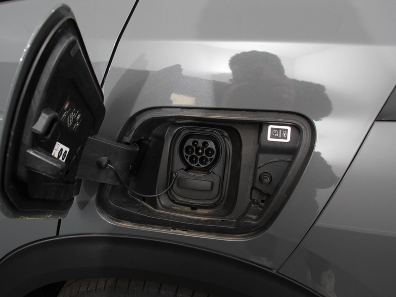 Peugeot e-2008 EV Allure 50 kWh Navigatie Apple Carplay/Android A — photo 12
