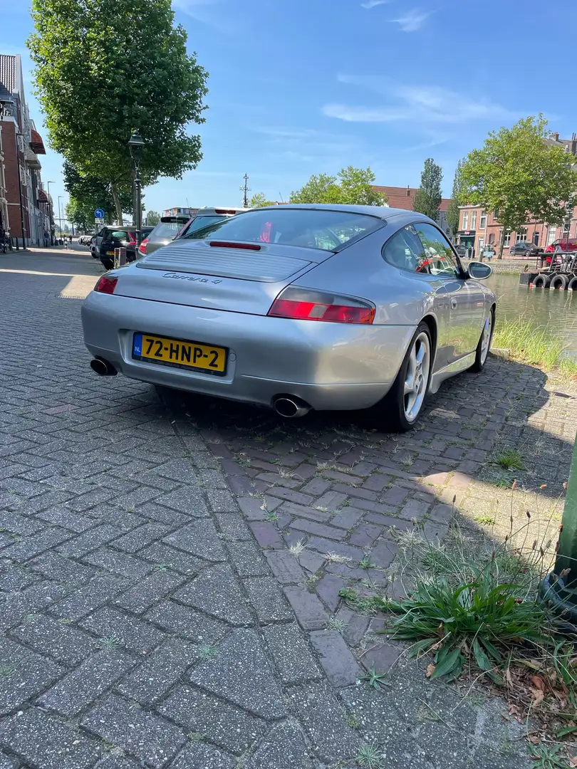 Porsche 996 996 Carrera 4 Coupé Šedá - 1
