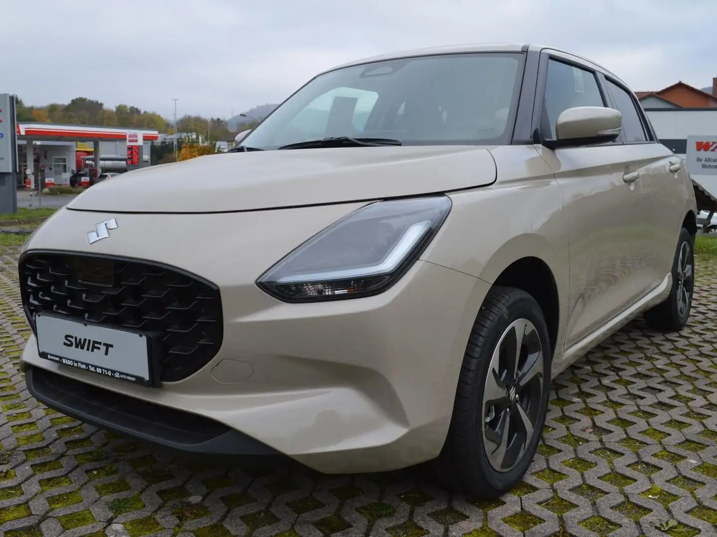 Suzuki Swift 1.2 Hybrid CVT Comfort+ *WRÄ ALU* Beige - 1
