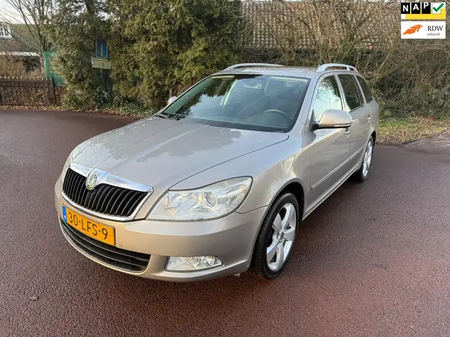 Skoda Octavia Combi 1.8 TSI Elegance / Airco / NAP / PDC / Aux /
