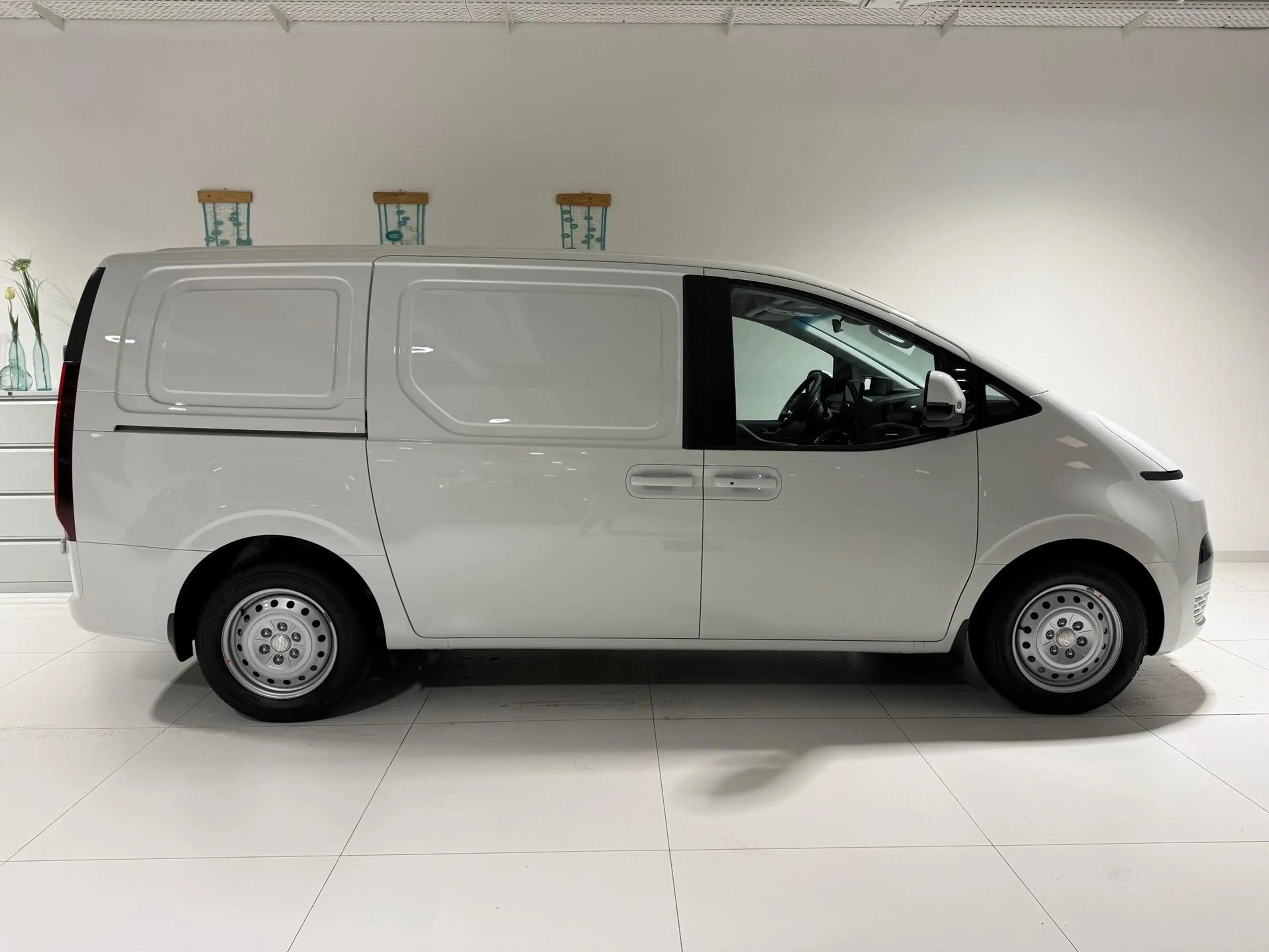 Hyundai STARIA Kastenwagen 1.6 T-GDi HEV 165 kW (224 PS) Sitz-... — photo 4