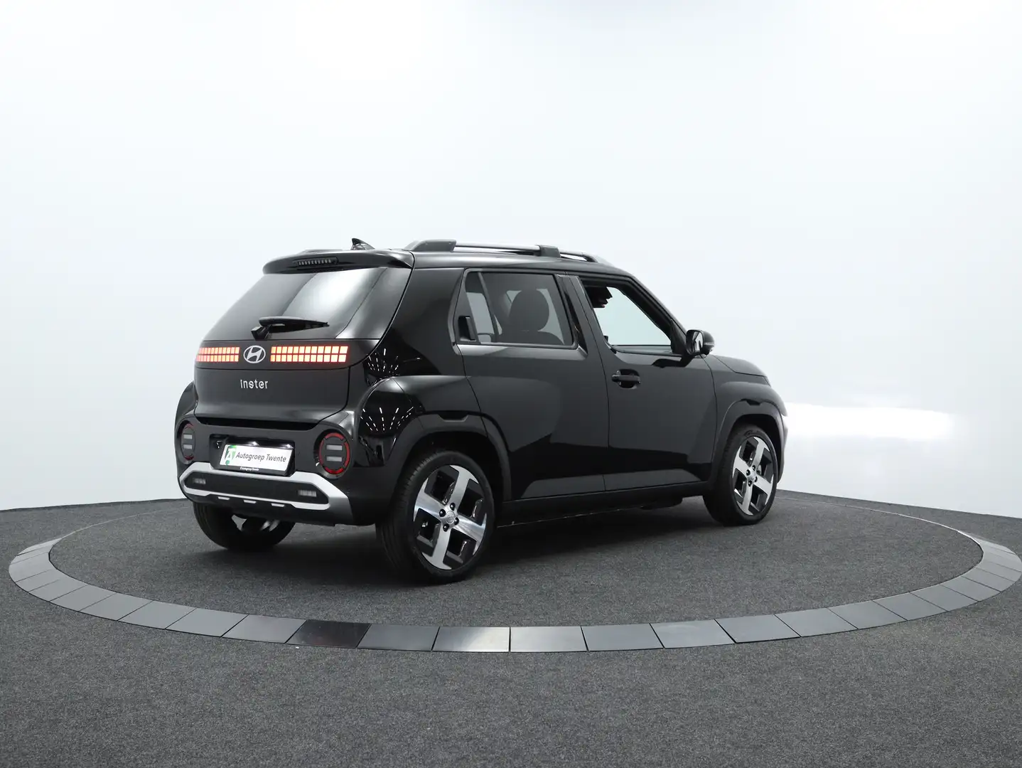 Hyundai Inster Electric 49 kWh Evolve Sky Plus Automaat (Abyss Bl Zwart - 2