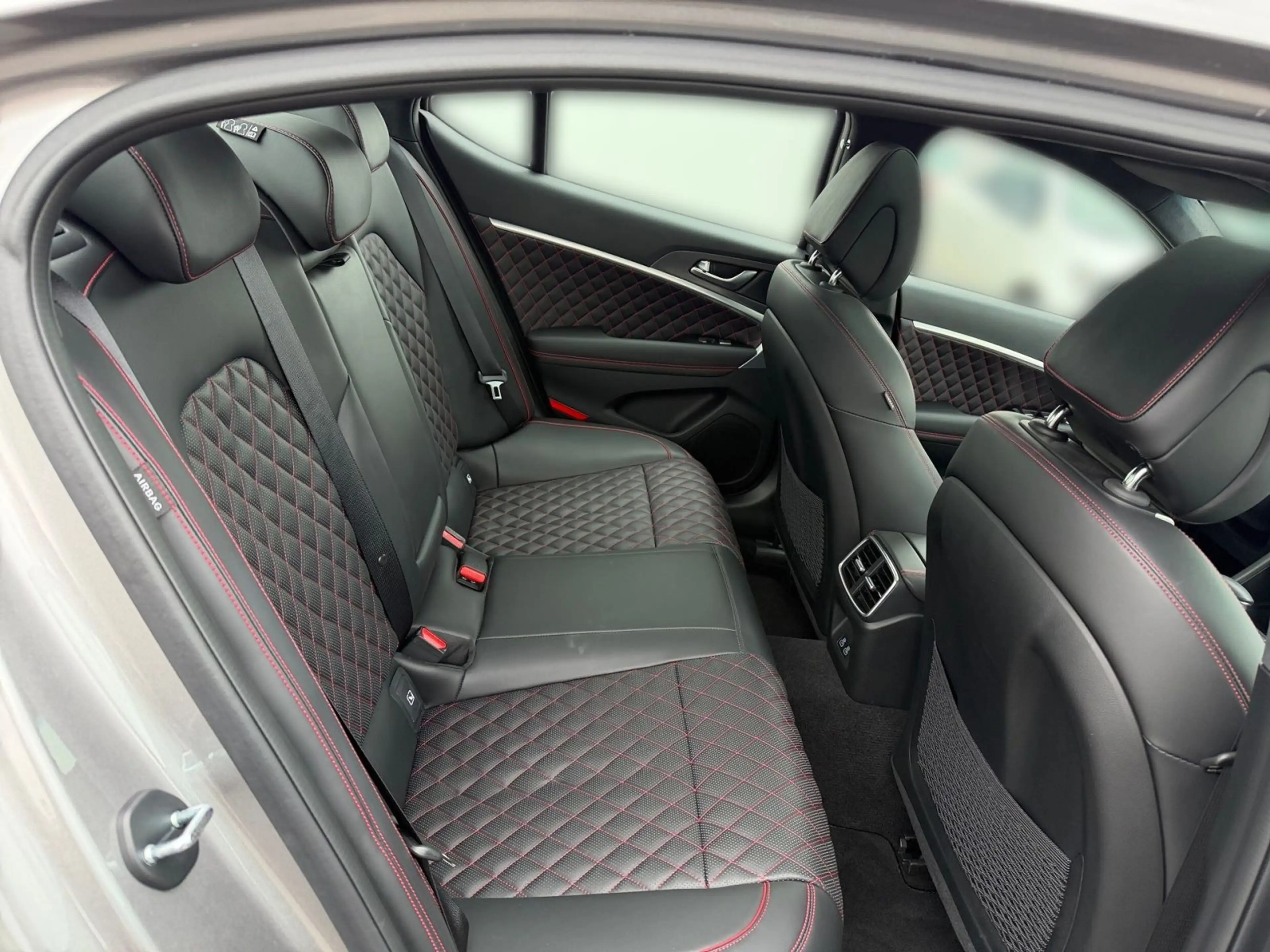 Genesis G70 2.0 T-GDi Sedan Sport 2WD Glasschiebedach — photo 13