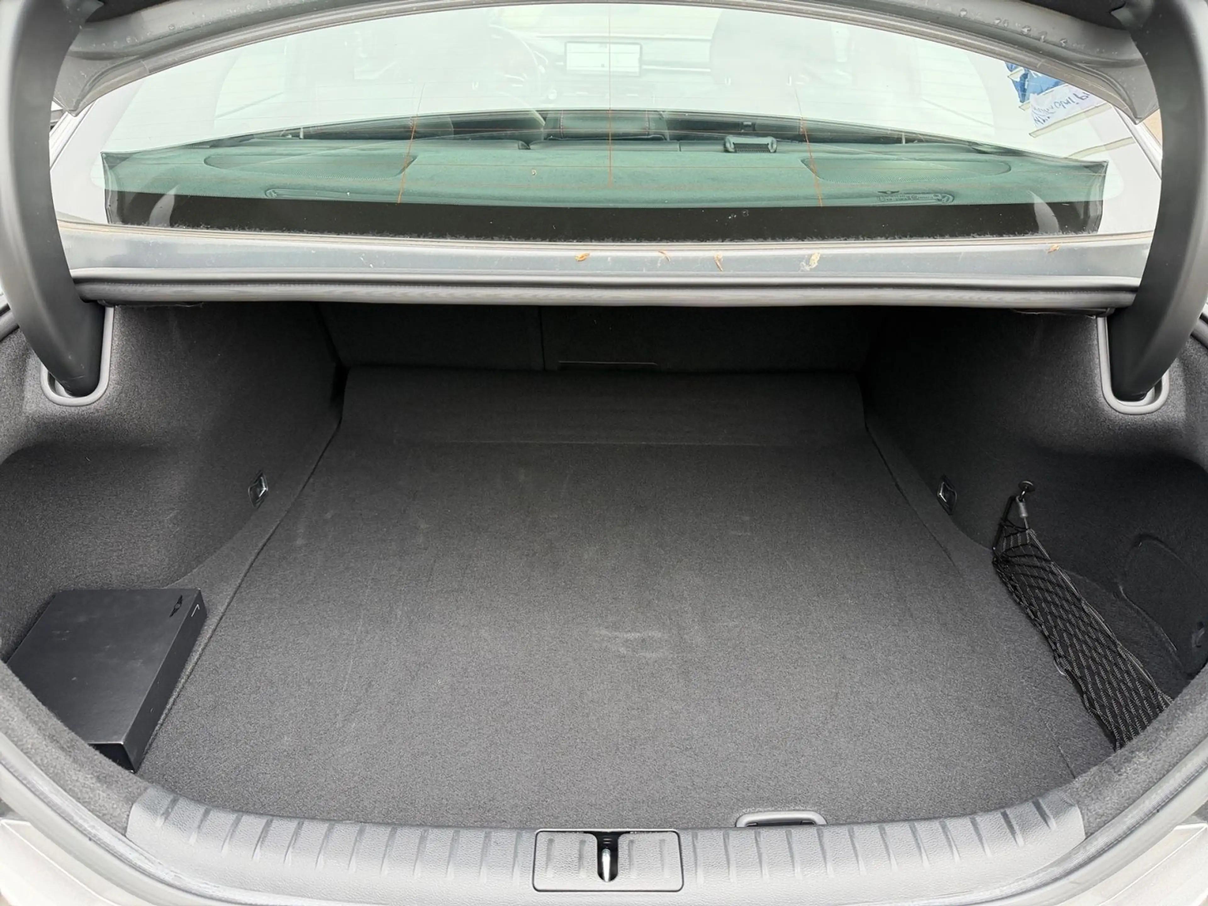 Genesis G70 2.0 T-GDi Sedan Sport 2WD Glasschiebedach — photo 12