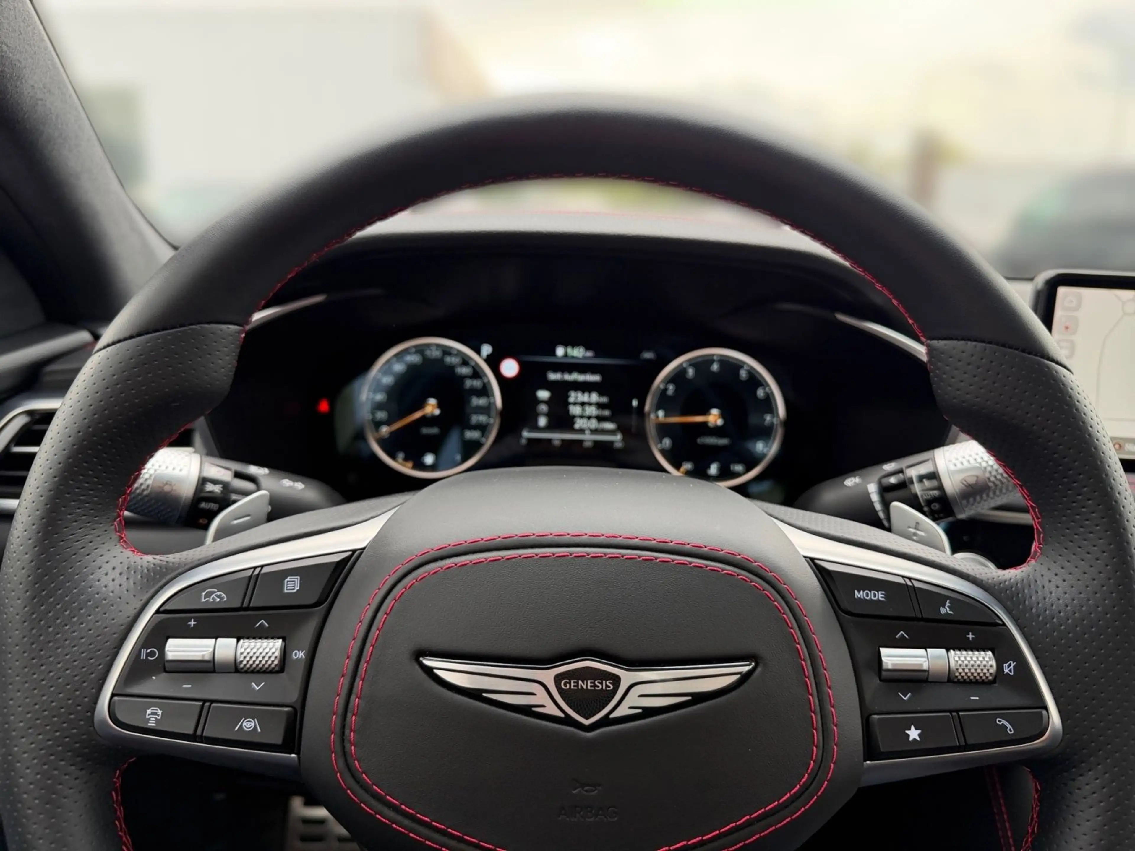 Genesis G70 2.0 T-GDi Sedan Sport 2WD Glasschiebedach — photo 8