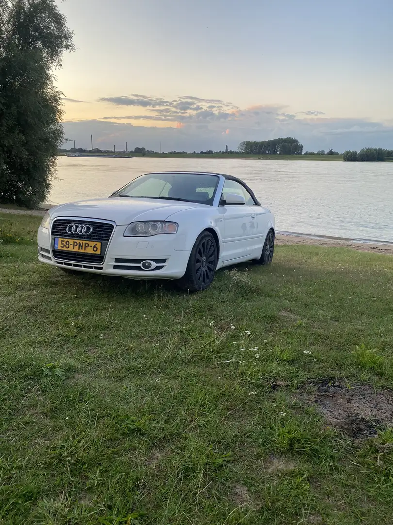 Audi A4 3.2 FSI pro line Wit - 1