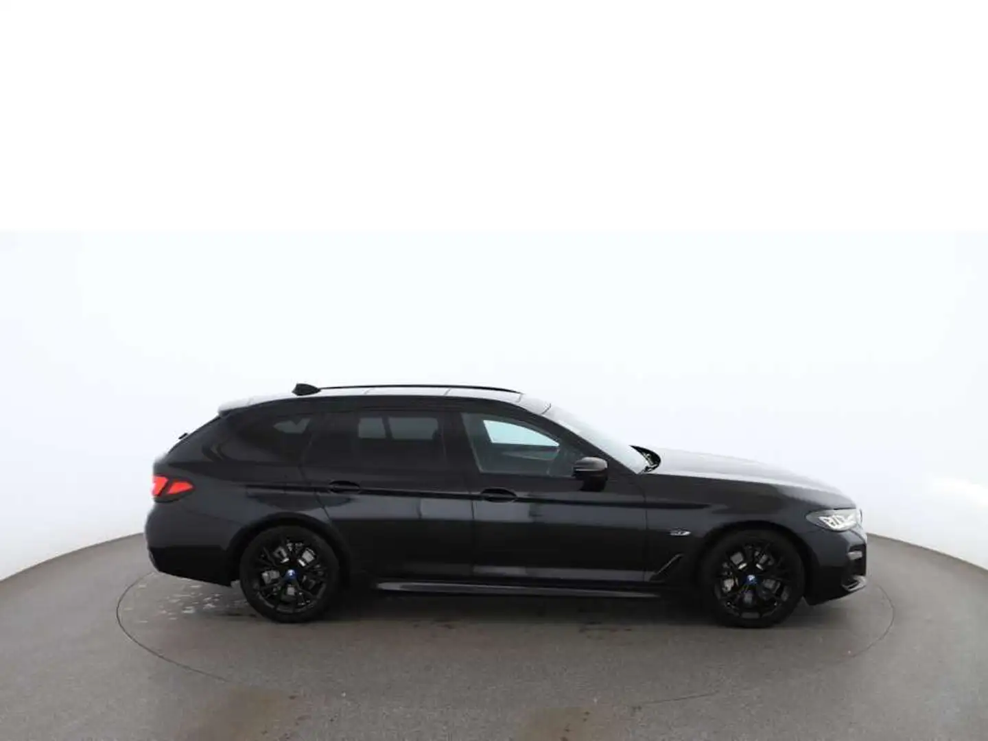 BMW 530 e Touring xDrive Aut LED SKY RADAR HEAD-UP Fekete - 2