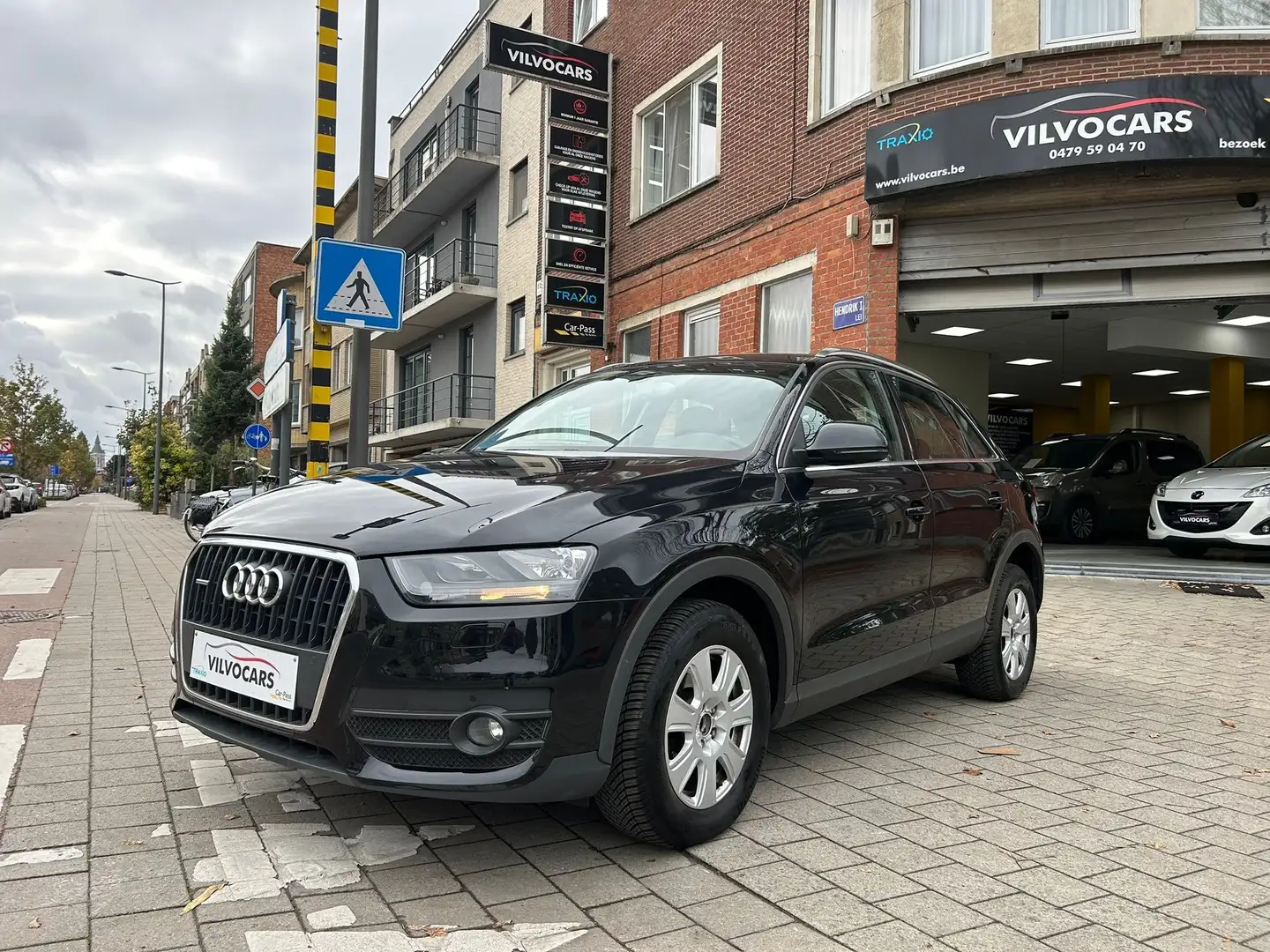 Audi Q3 Q3 2.0 TDi Quattro S tronic TVA DÉDUCTIBLE Zwart - 1
