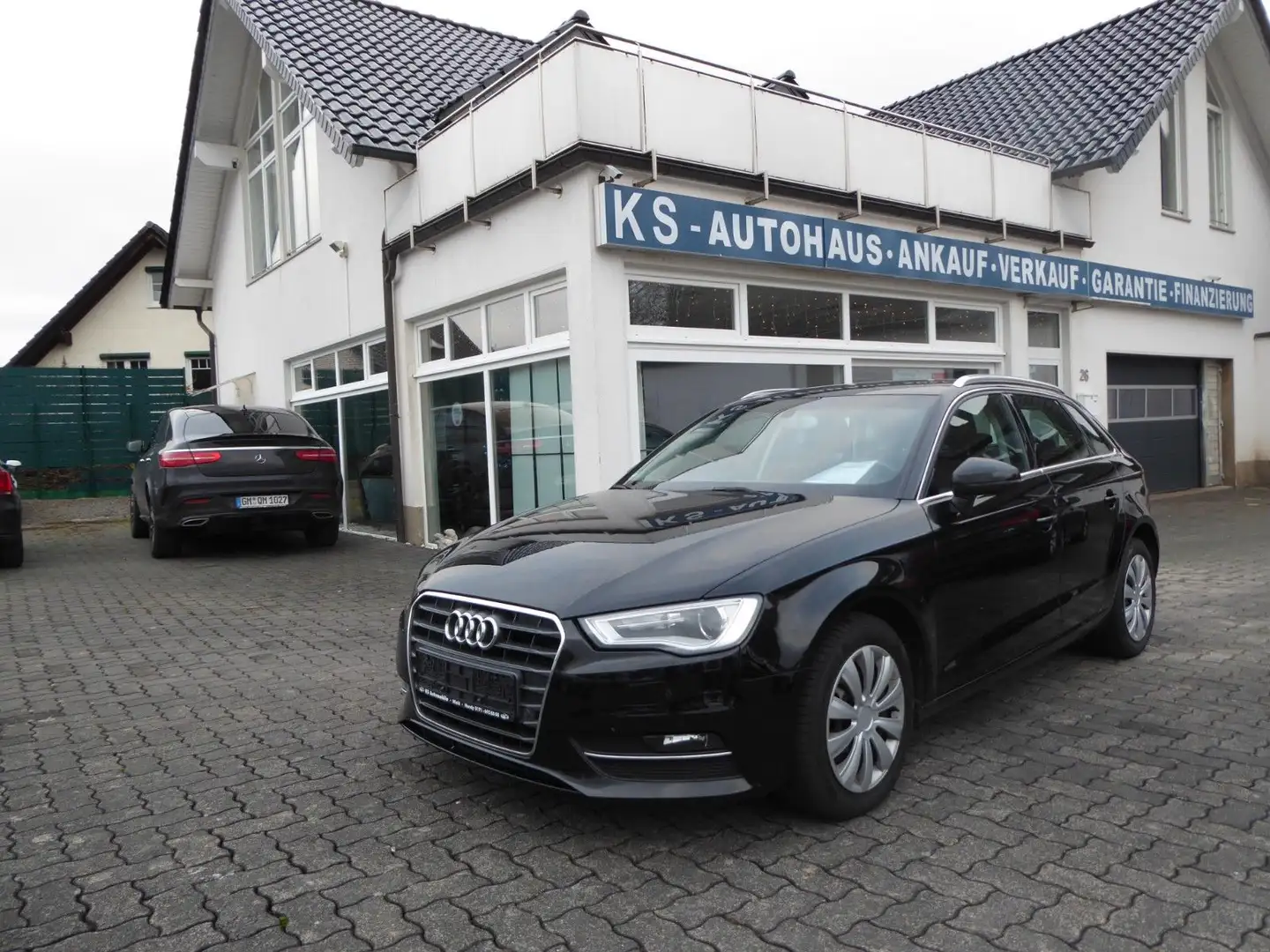 Audi A3 Sportback ambiente Schwarz - 2