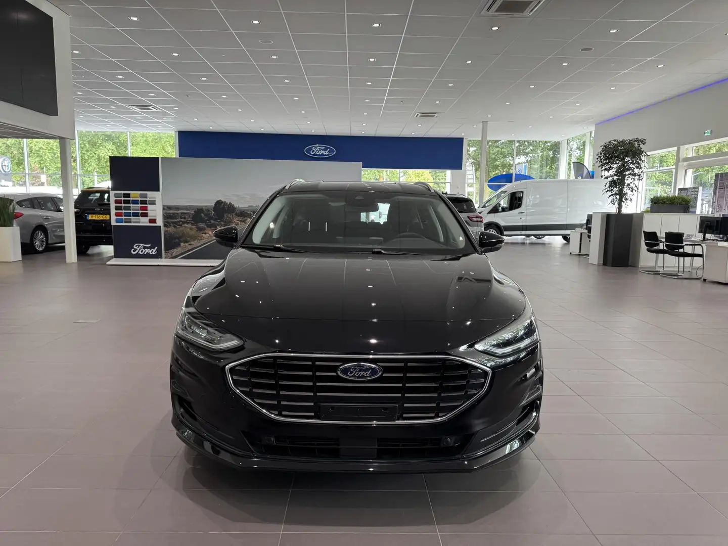 Ford Focus Wagon 1.0 EcoBoost Hybrid Titanium X Zwart - 2