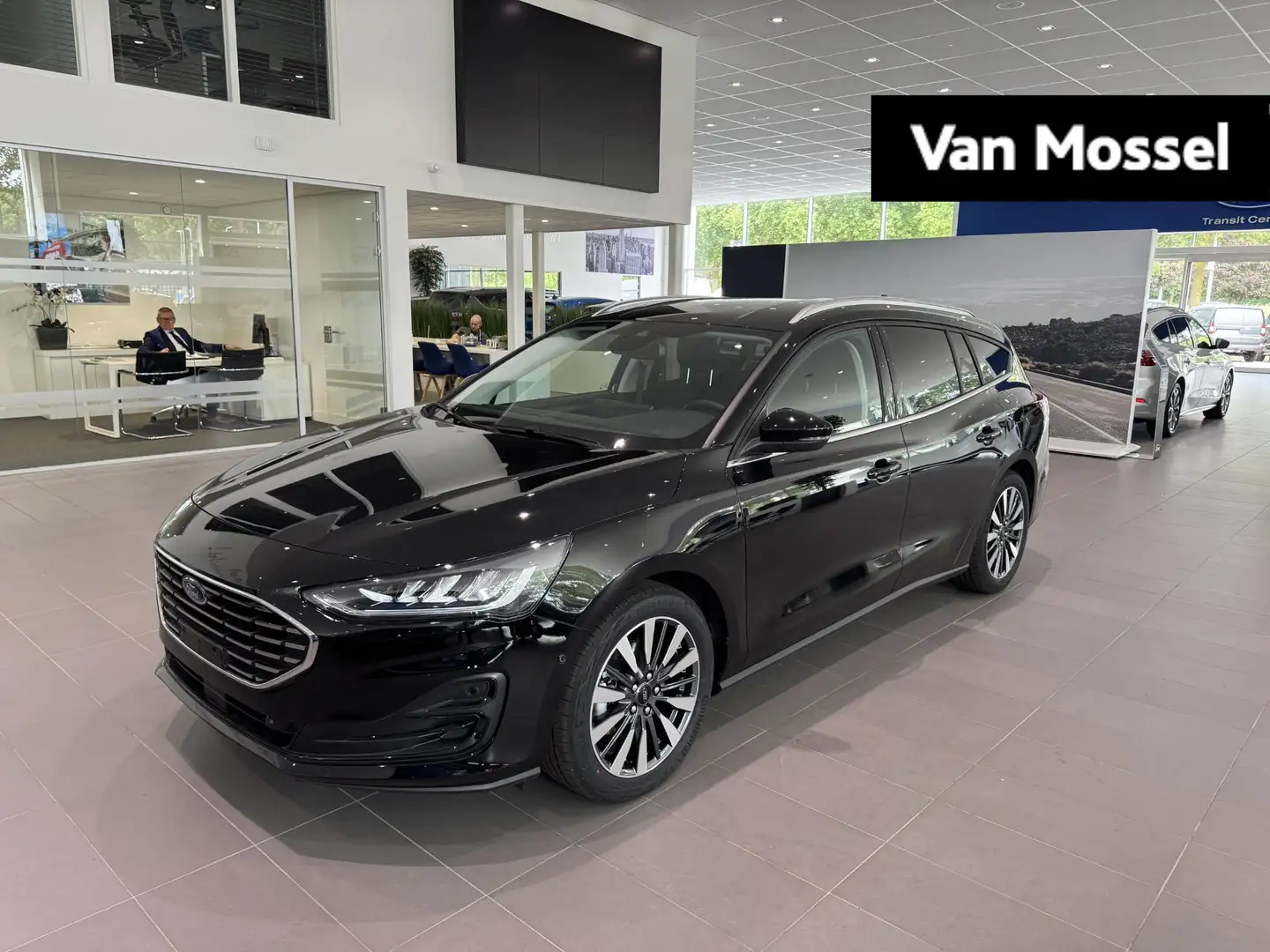 Ford Focus Wagon 1.0 EcoBoost Hybrid Titanium X Zwart - 1