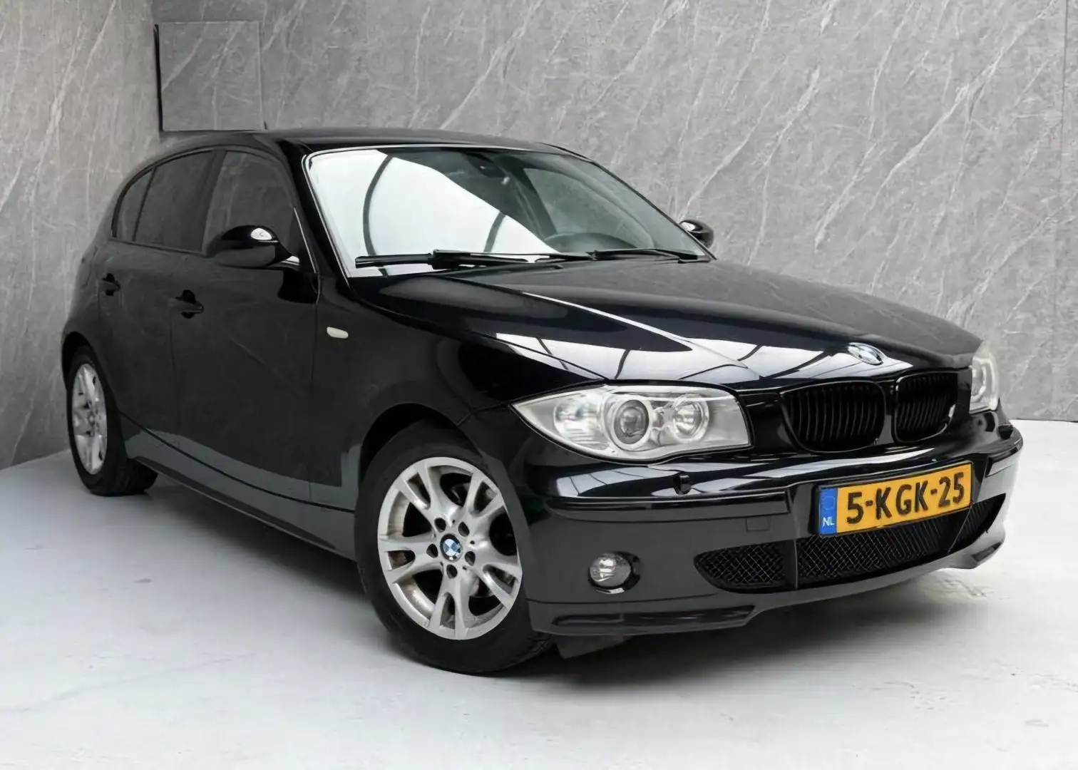 BMW 120 Business Line Schwarz - 1