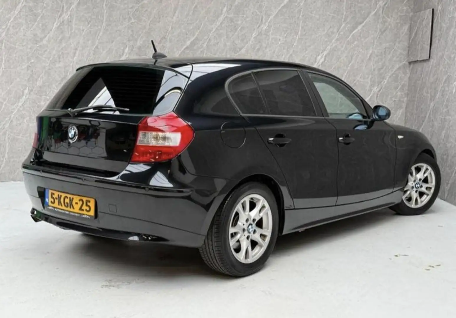 BMW 120 Business Line Schwarz - 2