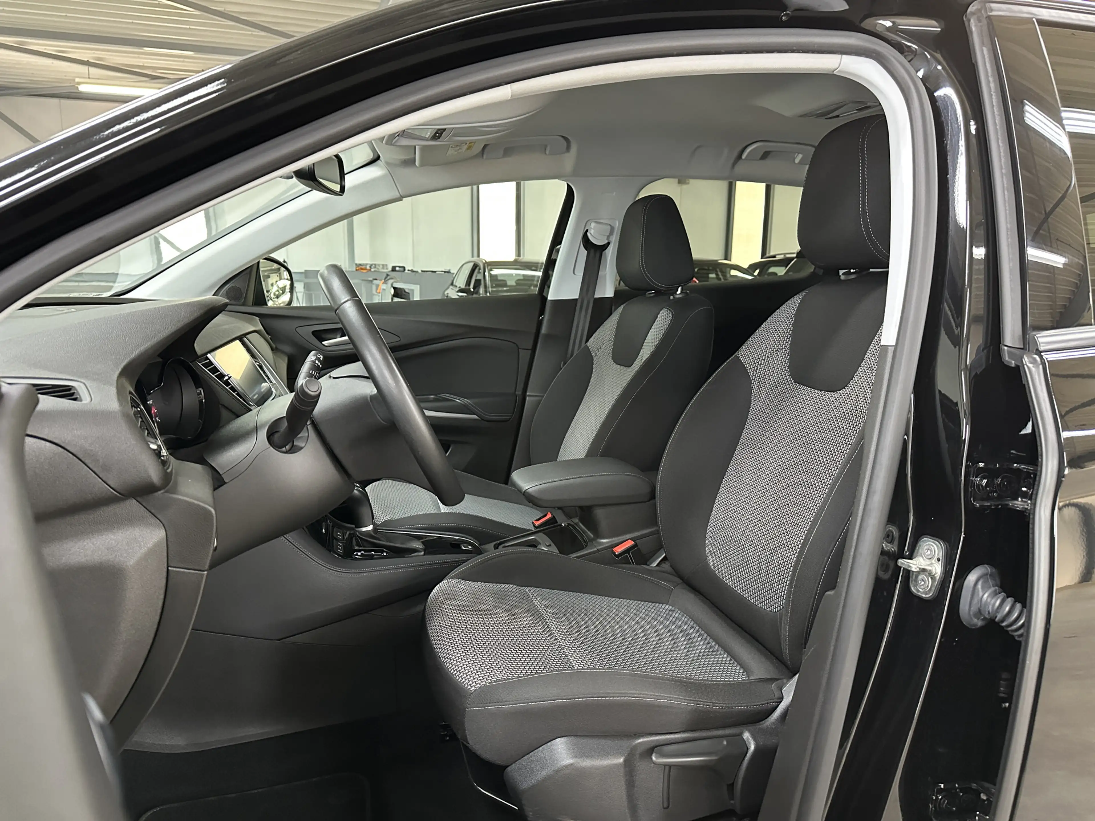 Opel Grandland X 1.2 Turbo Edition 130 pk. Aut. | Navi | Pdc | Trek — photo 3