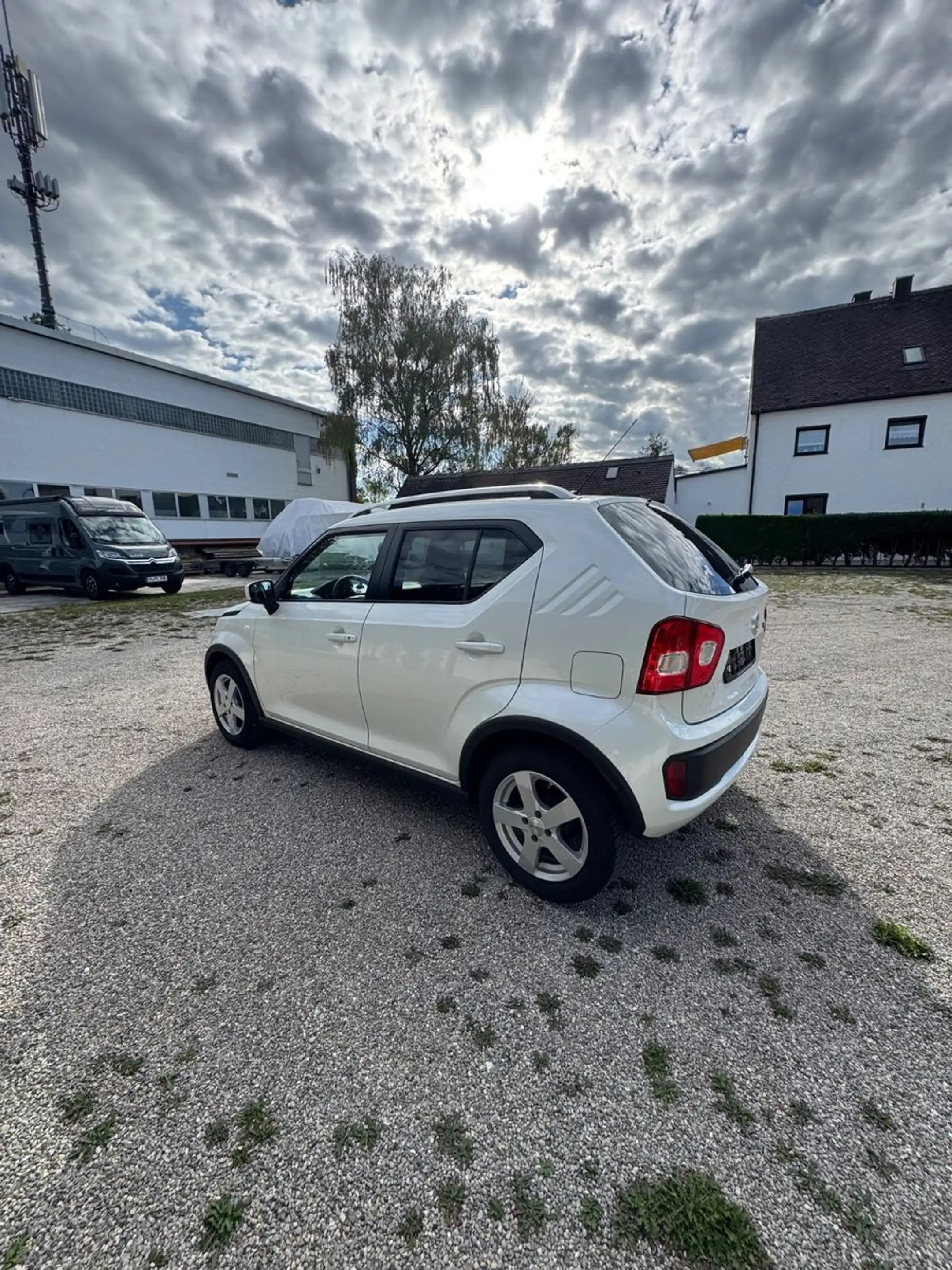 Suzuki Ignis Comfort Shine Automatik Navi Kamera — photo 10