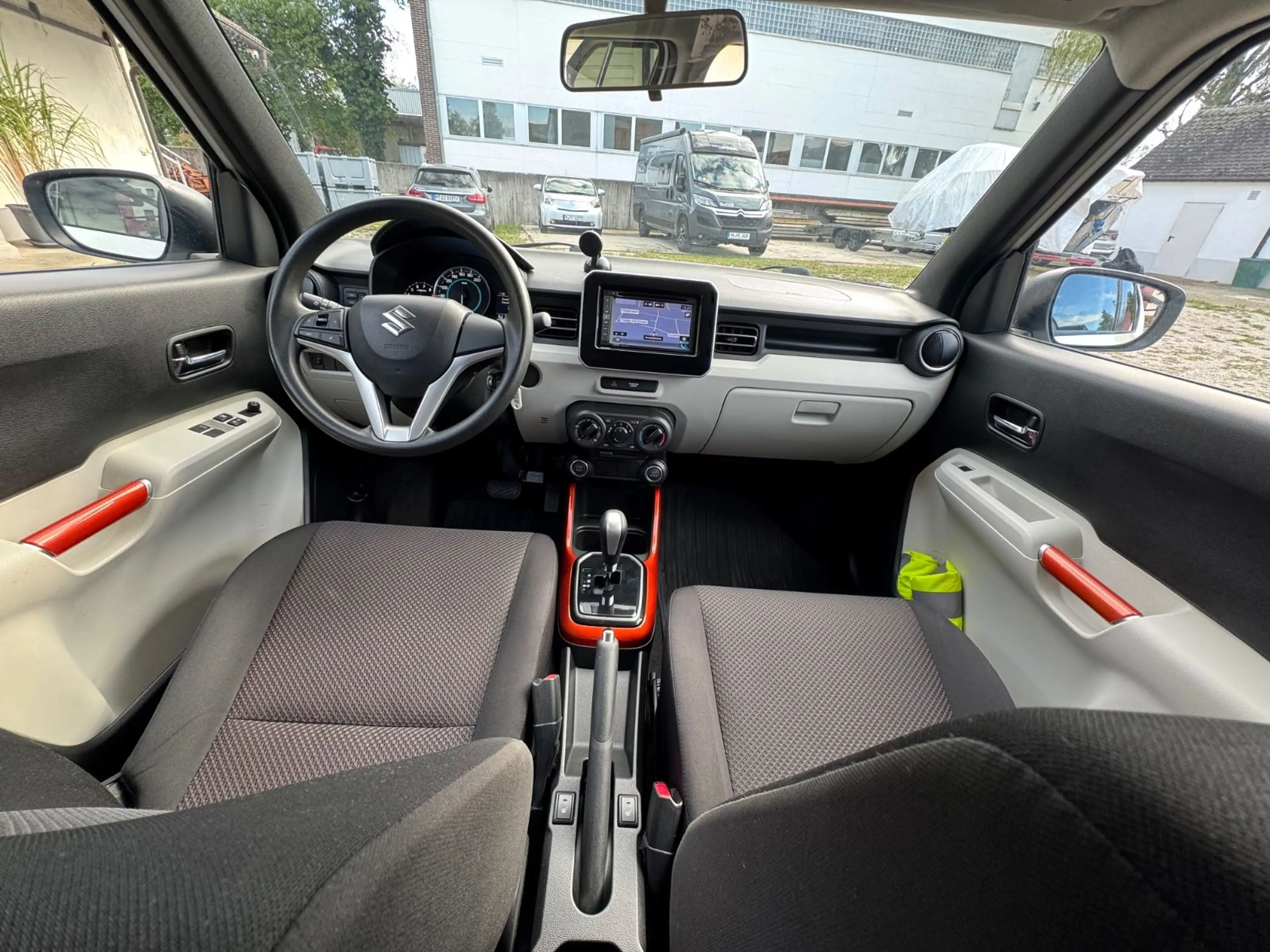 Suzuki Ignis Comfort Shine Automatik Navi Kamera — photo 15