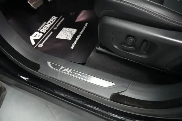 Land Rover Range Rover Velar view 14