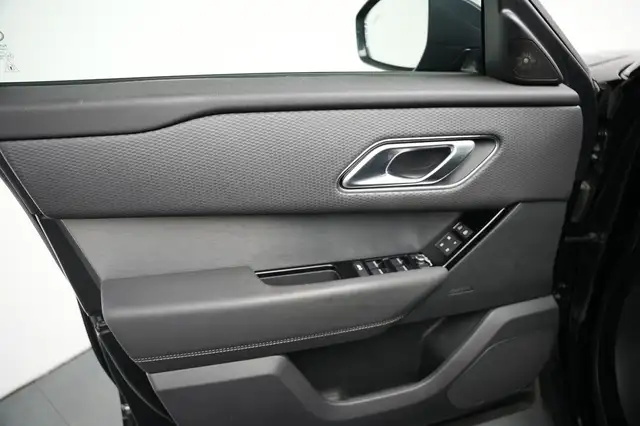 Land Rover Range Rover Velar view 11