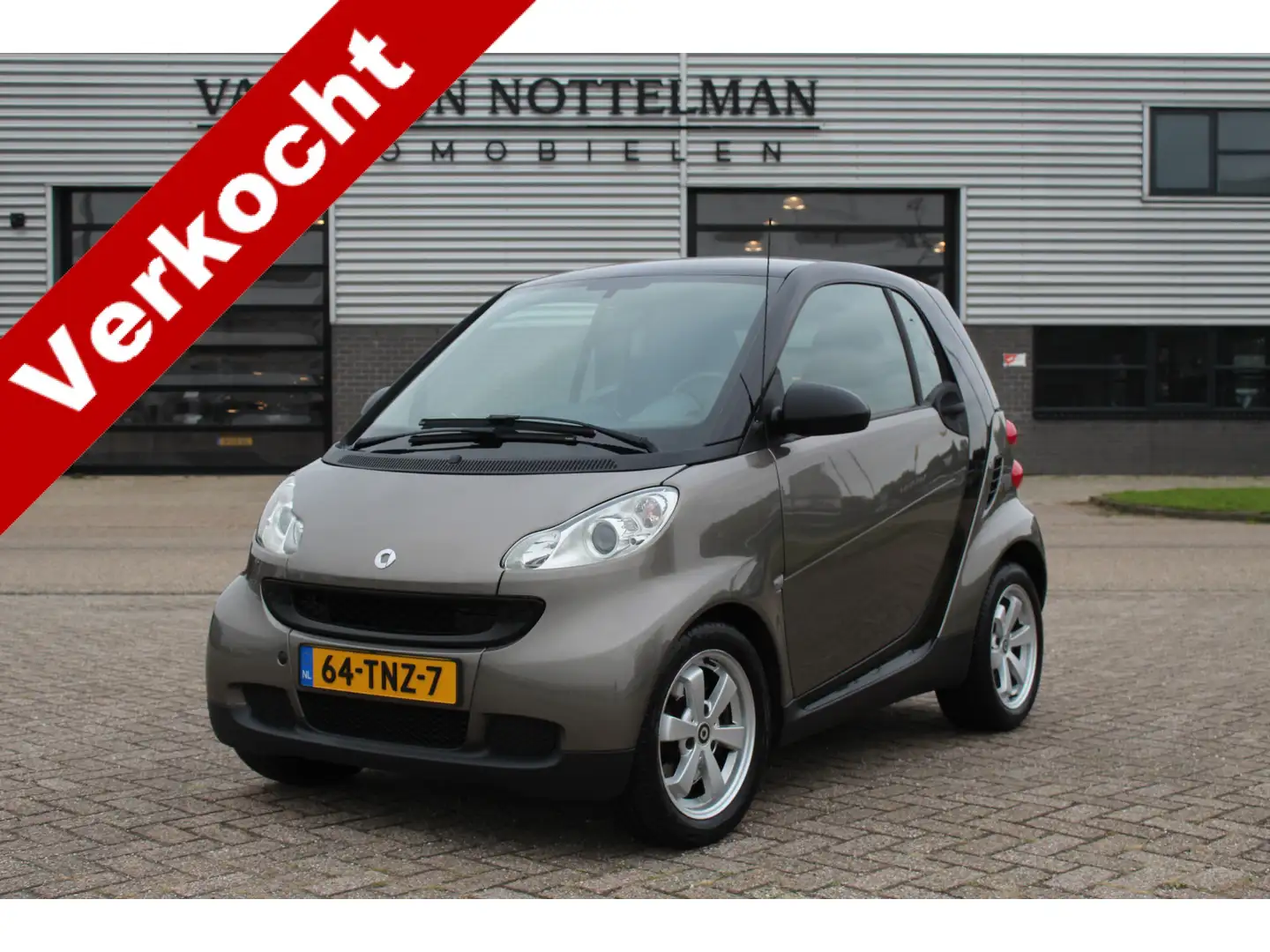 smart forTwo Coupé 1.0 mhd Pure / Panoramadak / Airco / N.A.P. Schwarz - 1