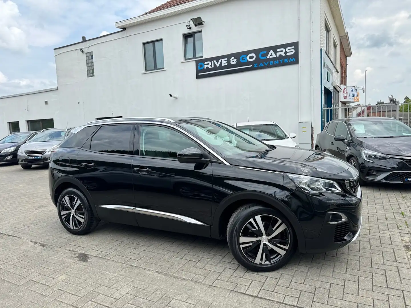 Peugeot 3008 1.2i Benzine - CarPlay ** 1 JAAR GARANTIE ** !! Zwart - 1