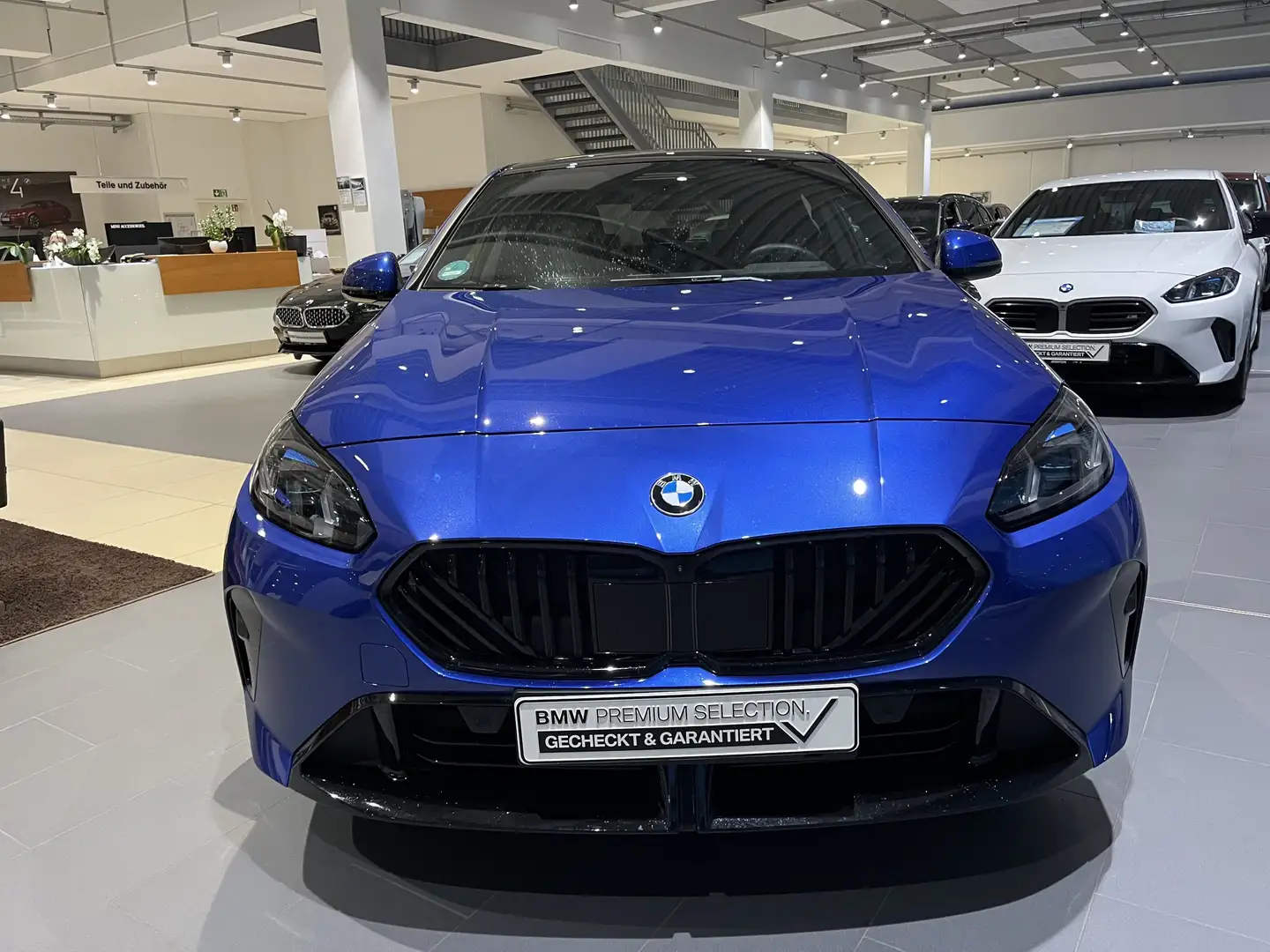 BMW 220 d M SportpaketPro/Panorama/Harman/ad.LED Blau - 2