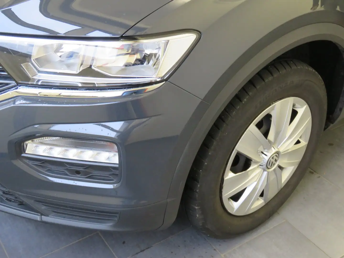 Volkswagen T-Roc TSI Grau - 2