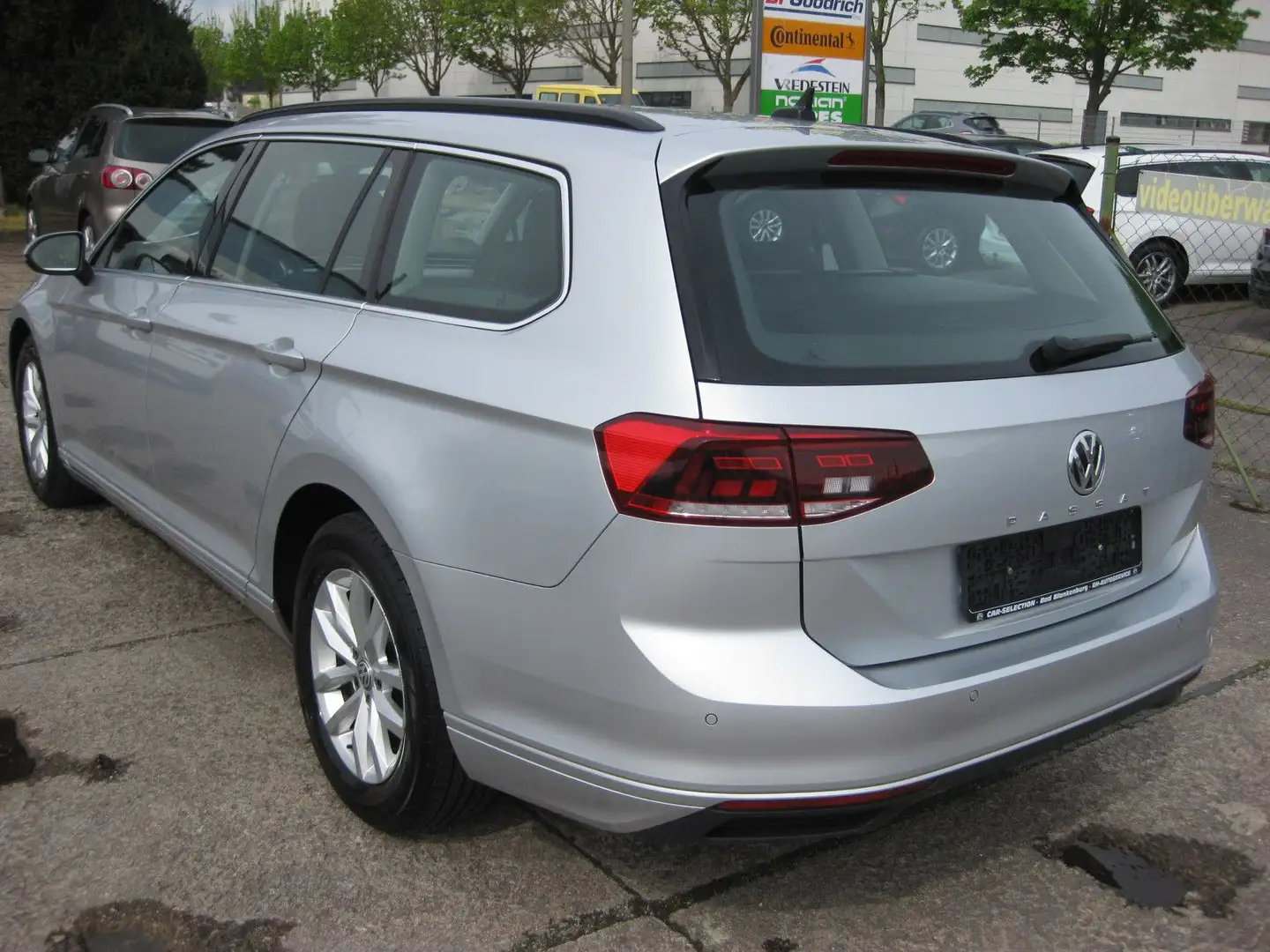 Volkswagen Passat Variant Business**ACC**LED** Zilver - 2