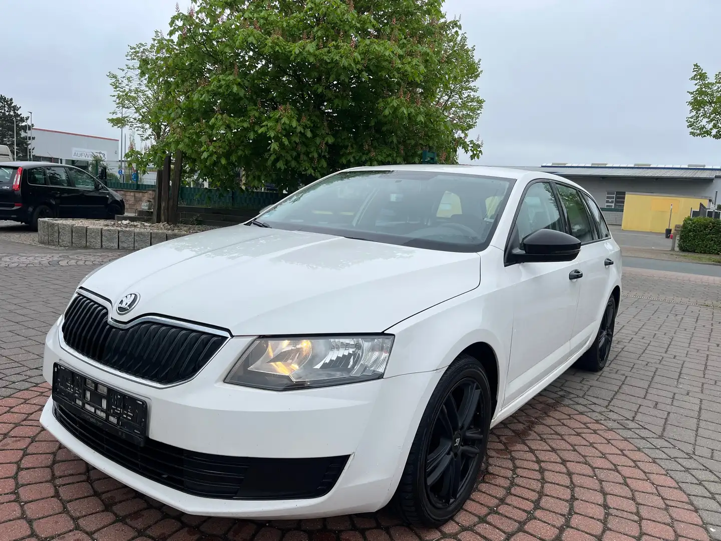 Skoda Octavia 1.2 TSI Active KLIMA+PDC+2.HAND White - 1
