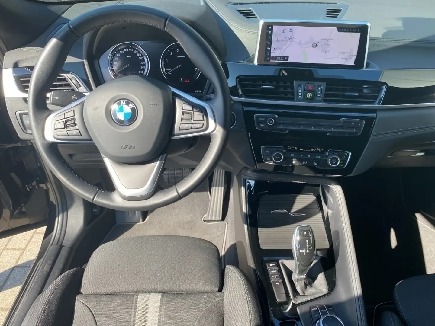 BMW X2 sDrive18i LED+/NAVI/CAM/S-SITZ/DAB/K-ZUG/SH LED+/N Schwarz - 2