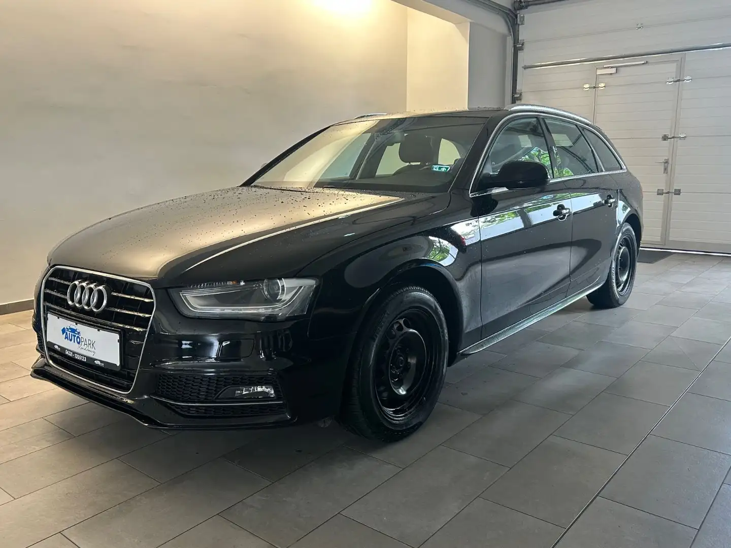 Audi A4 Avant Attraction *1.Hand* Schwarz - 1