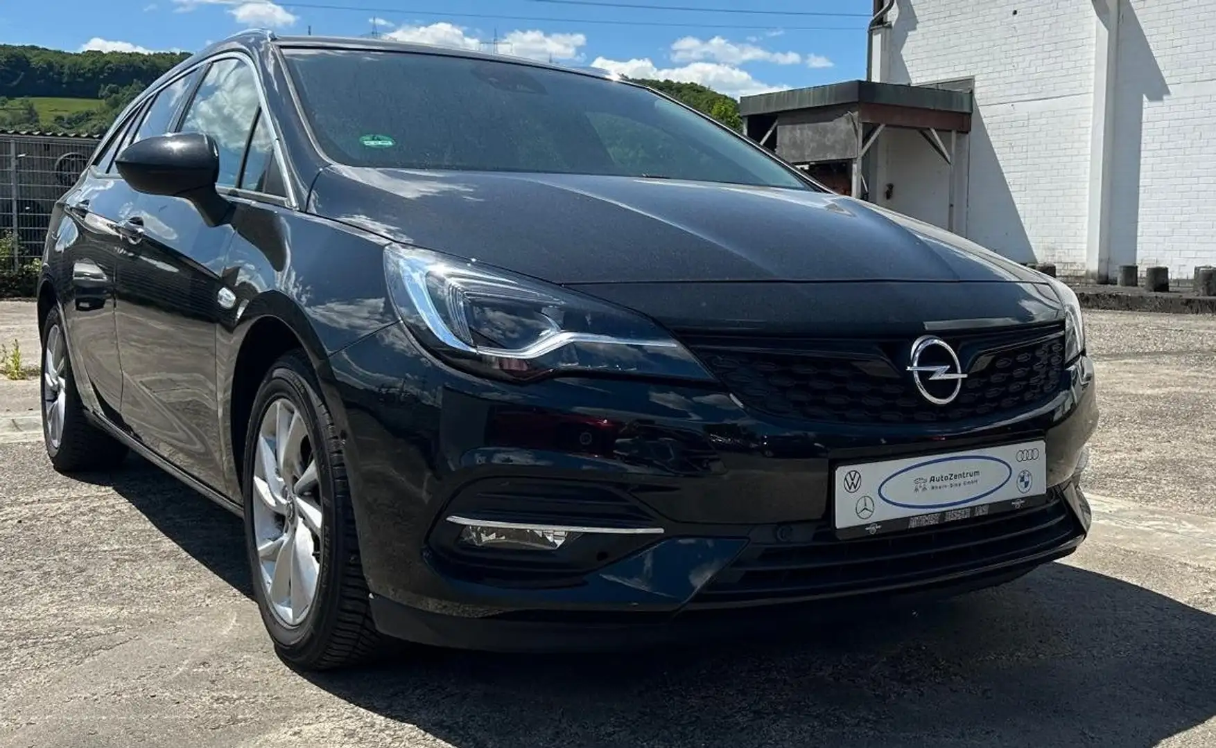 Opel Astra Sports Tourer + Elegance Start/Stop Schwarz - 1