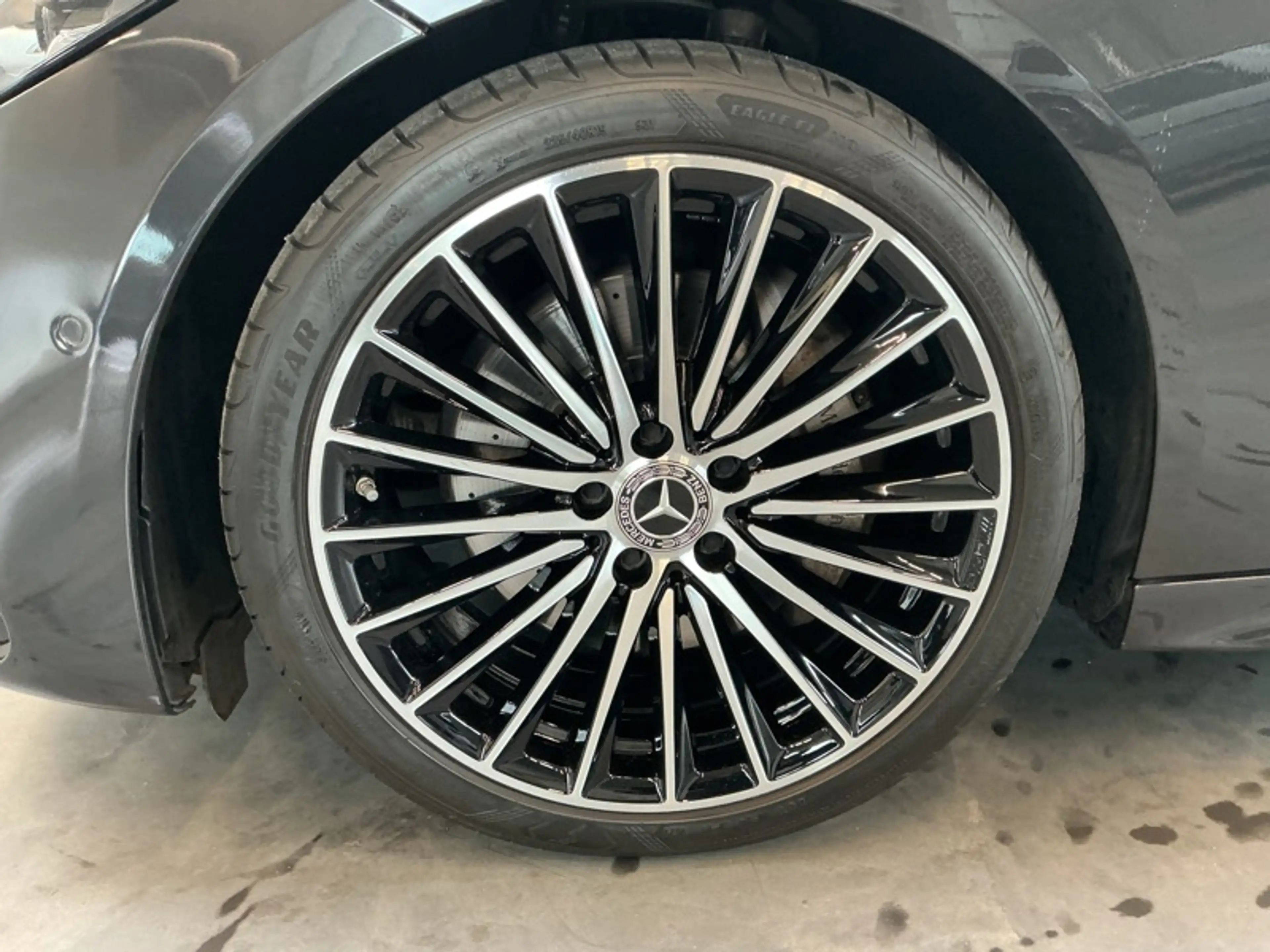 Mercedes-Benz C 180 Berline AMG Pack Night — photo 4
