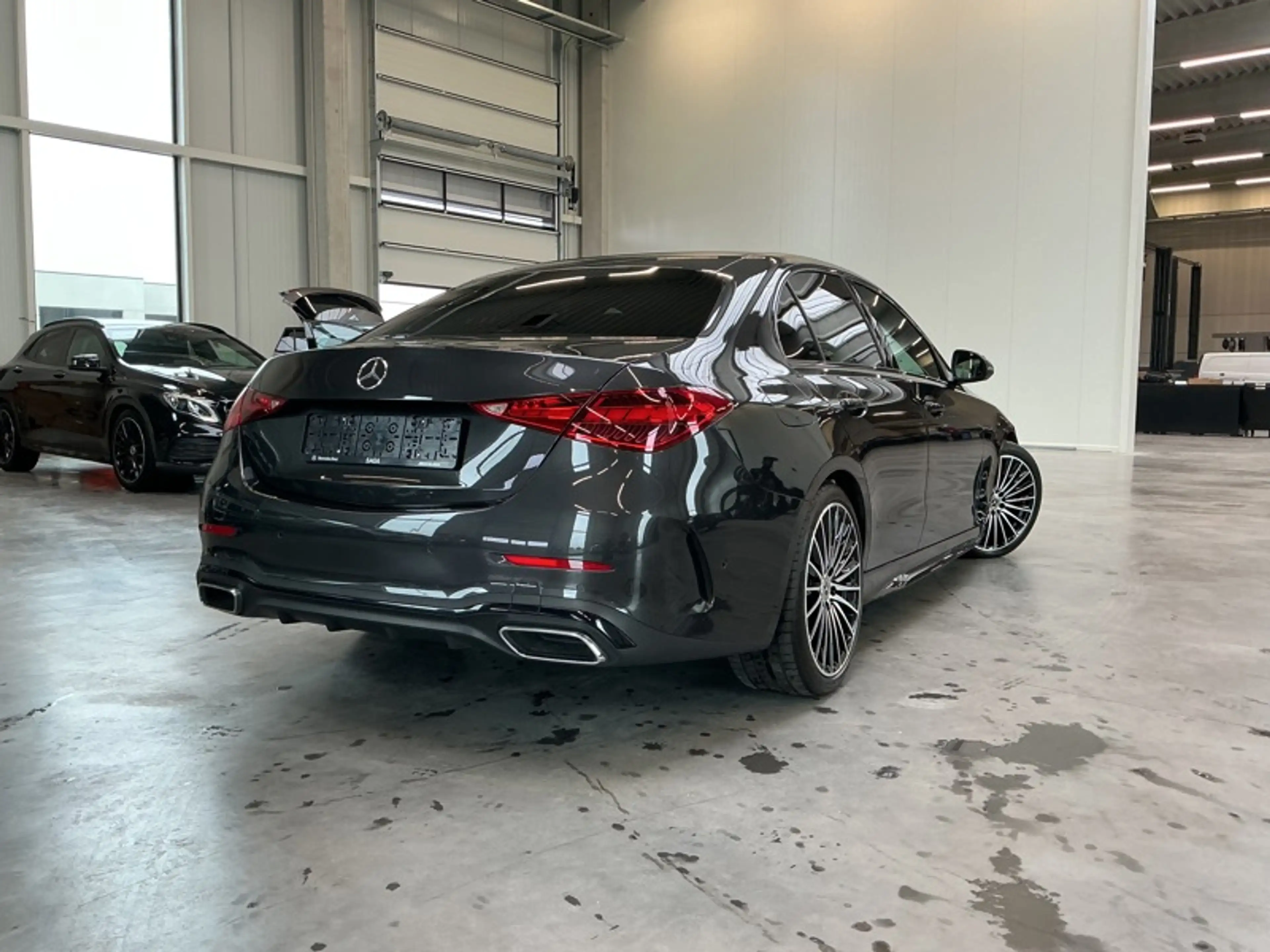 Mercedes-Benz C 180 Berline AMG Pack Night — photo 2