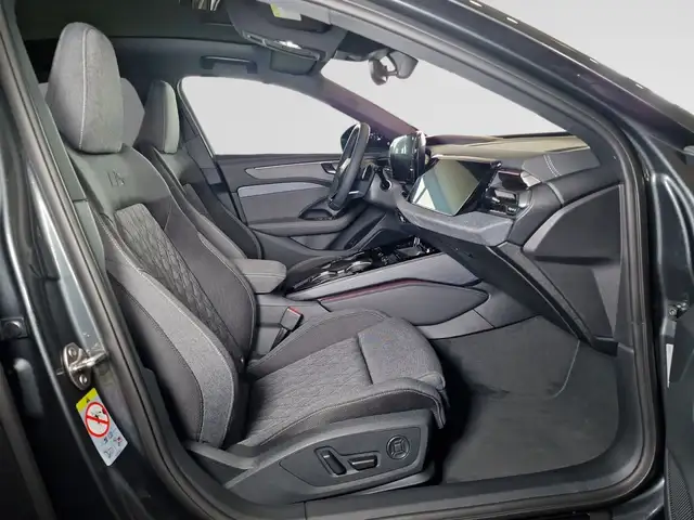 Audi A6 view 11