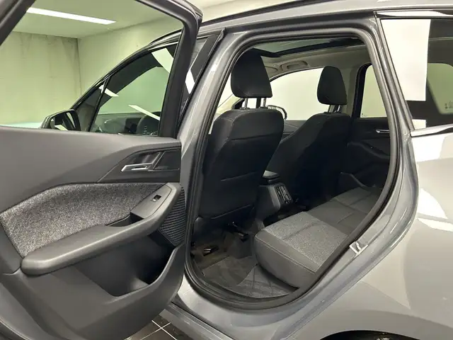 BMW 2 Series view 13