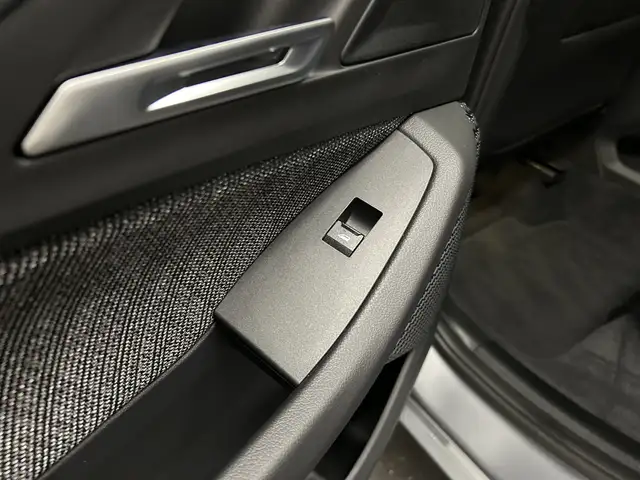 BMW 2 Series view 14
