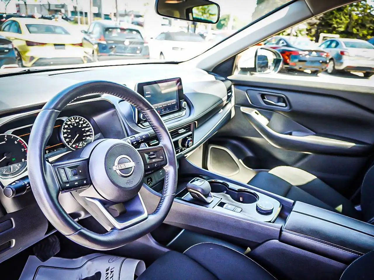 Nissan Rogue снимка Nissan Rogue