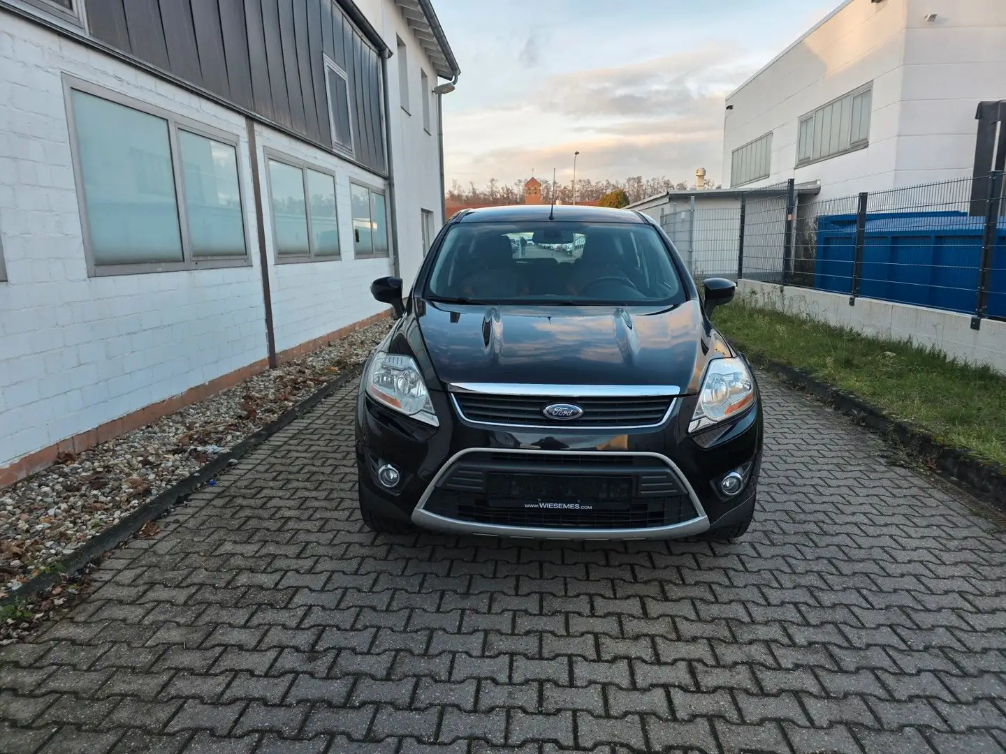Ford Kuga 2,0 TDCi 4x4 103kW Titanium Schwarz - 2