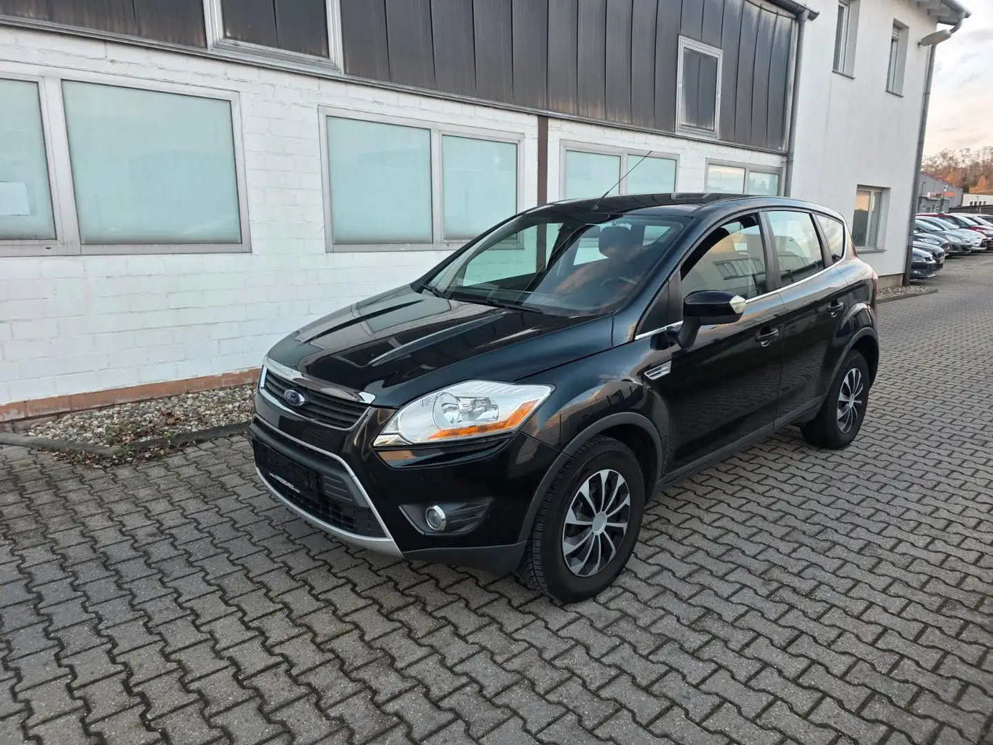 Ford Kuga 2,0 TDCi 4x4 103kW Titanium Schwarz - 1