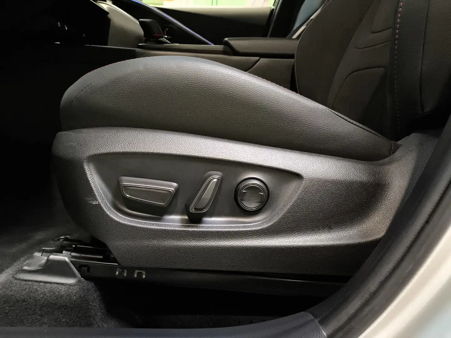 Toyota C-HR 200H GR Sport Premiere Edition Plateado - 2