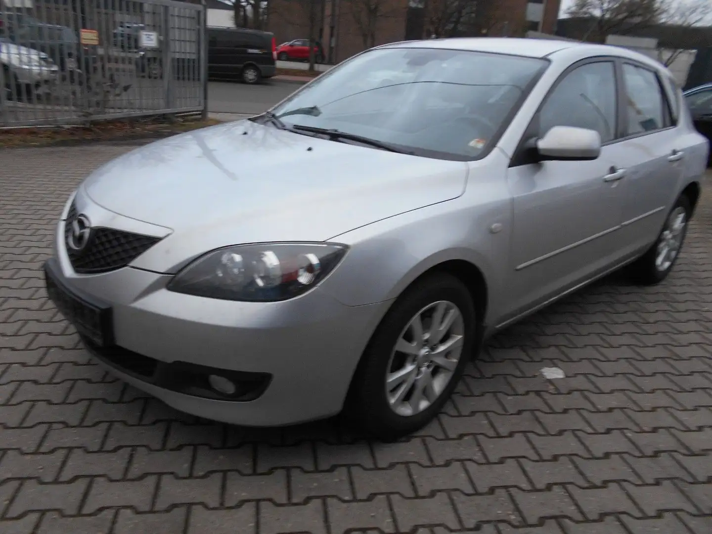 Mazda 3 Lim. 1.6 Sport Active Plateado - 1
