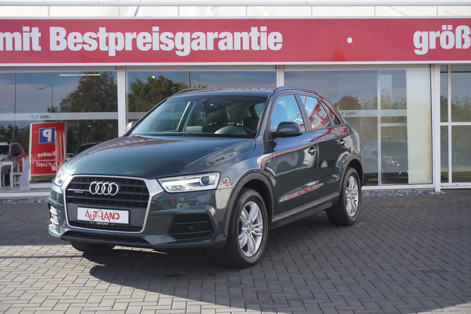 Audi Q3 2.0 TFSI quattro basis DSG Bi-Xenon Navi AHK Vert - 2