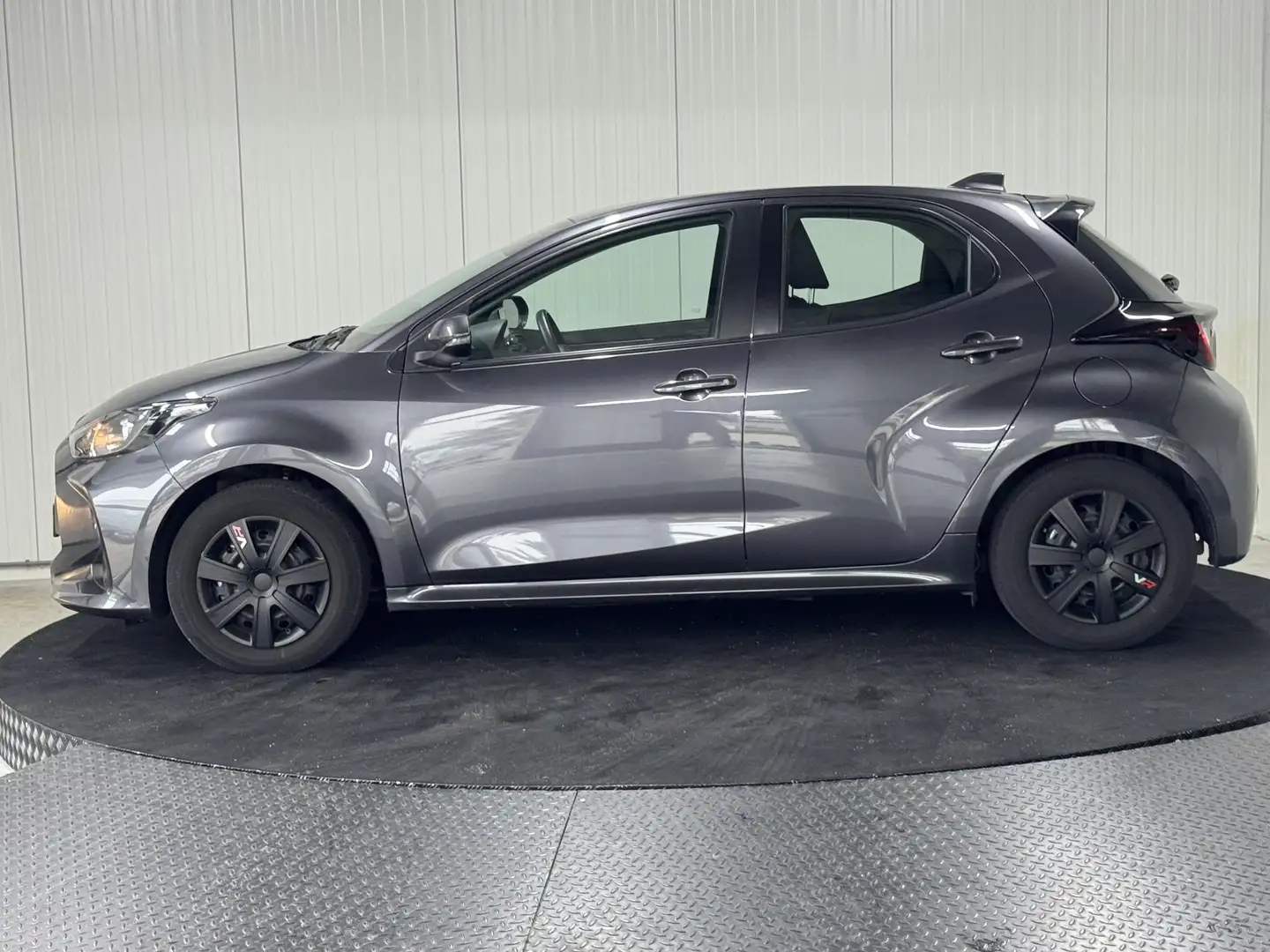 Toyota Yaris 1.5 Hybrid Active Camera Cruise Clima Grijs - 2