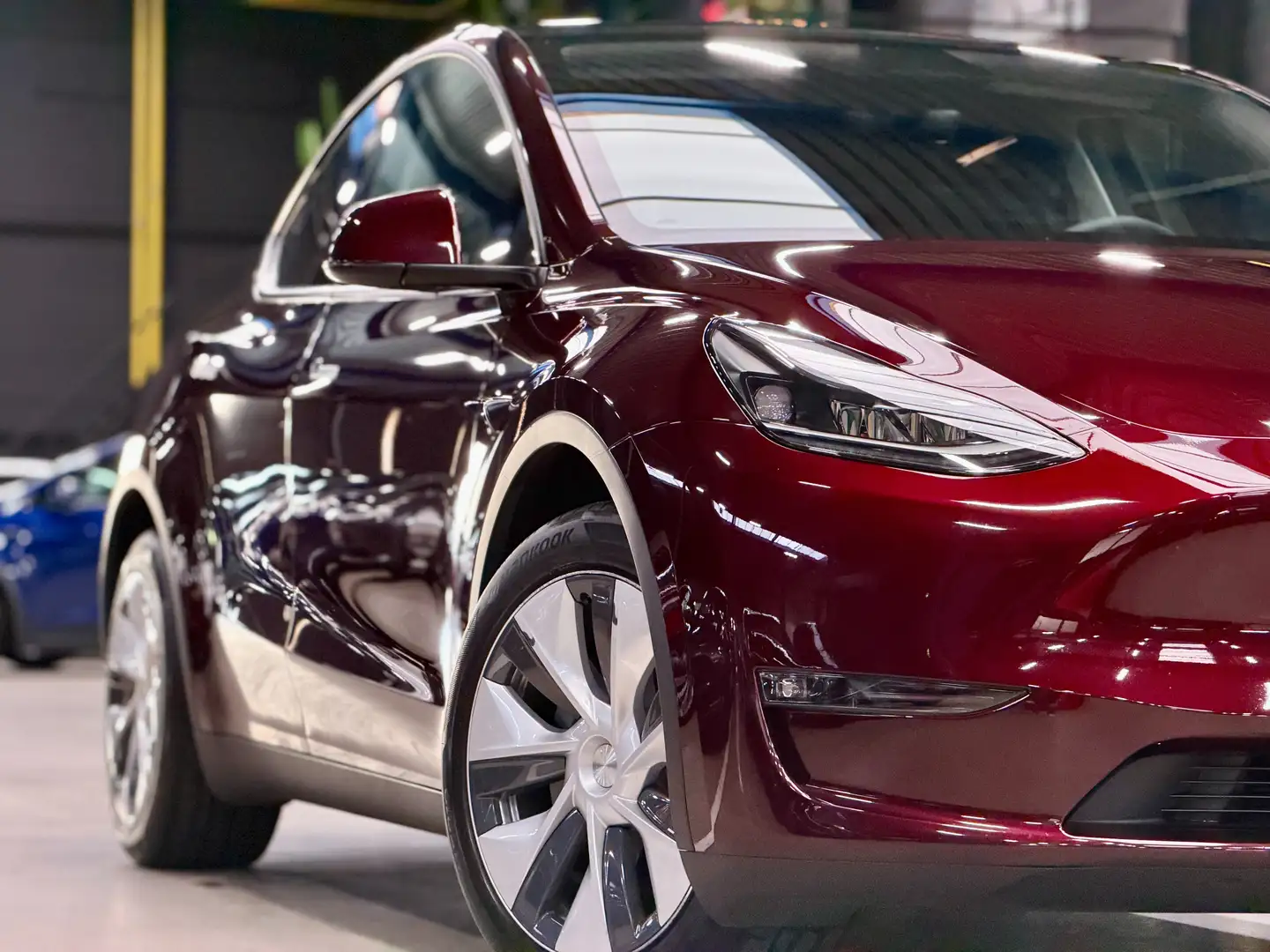 Tesla Model Y LONG RANGE DUAL MOTOR - CHERRY RED - LOW MILEAGE Rojo - 2