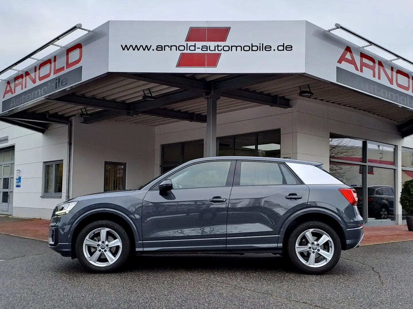 Audi Q2 30 TFSI sport Grau - 1