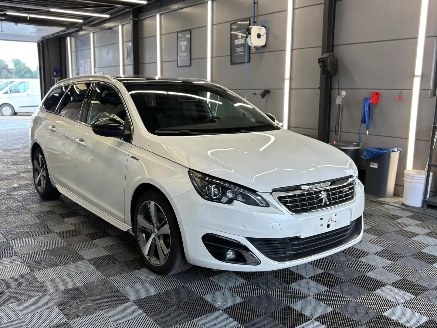 Peugeot 308 GT-LINE AUTOMATIQUE 1.6Hdi bj. 2017 GEKEURD Euro 6 Gris - 1