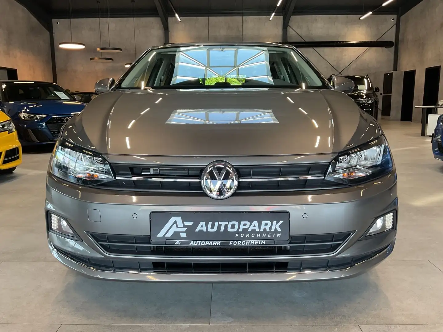 Volkswagen Polo 1.0 TSI DSG Highline Sitzh. PDC Alu Grau - 2