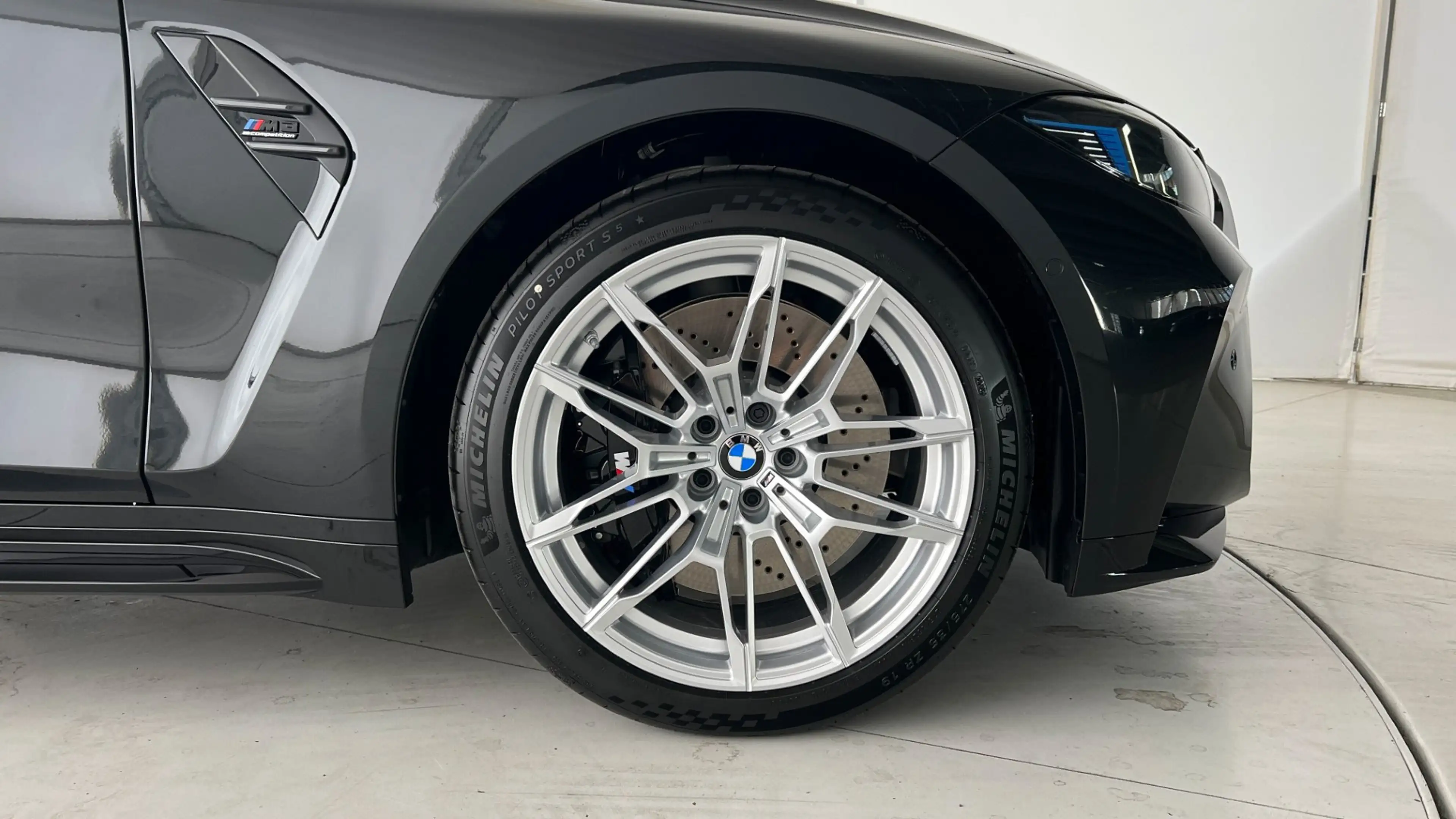 BMW M3 Competition M xDrive — photo 7